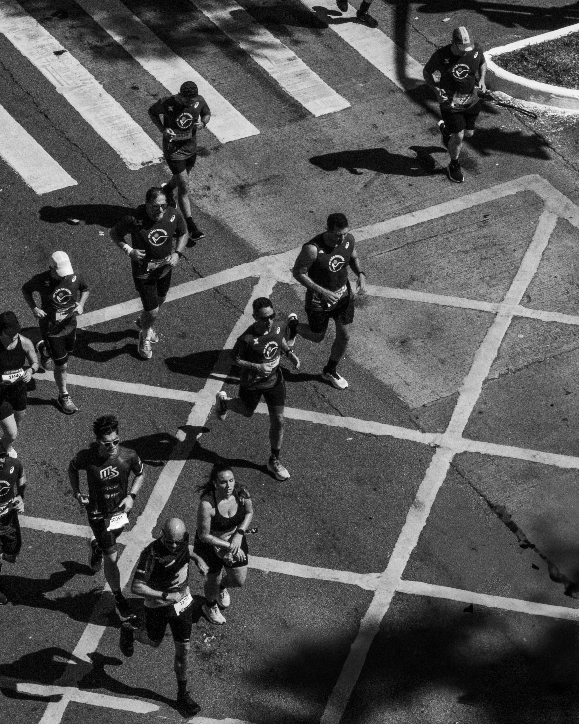 Vista aérea de corredores en la maratón São Silvestre, São Paulo
